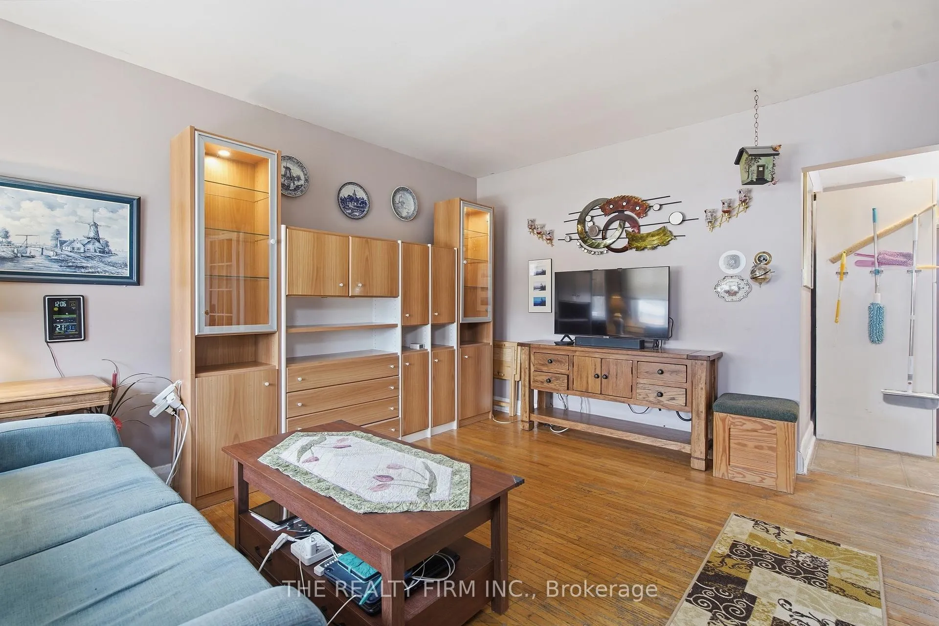 Photo 7 of 119 Connaught Avenue, London, East G — HOMEH