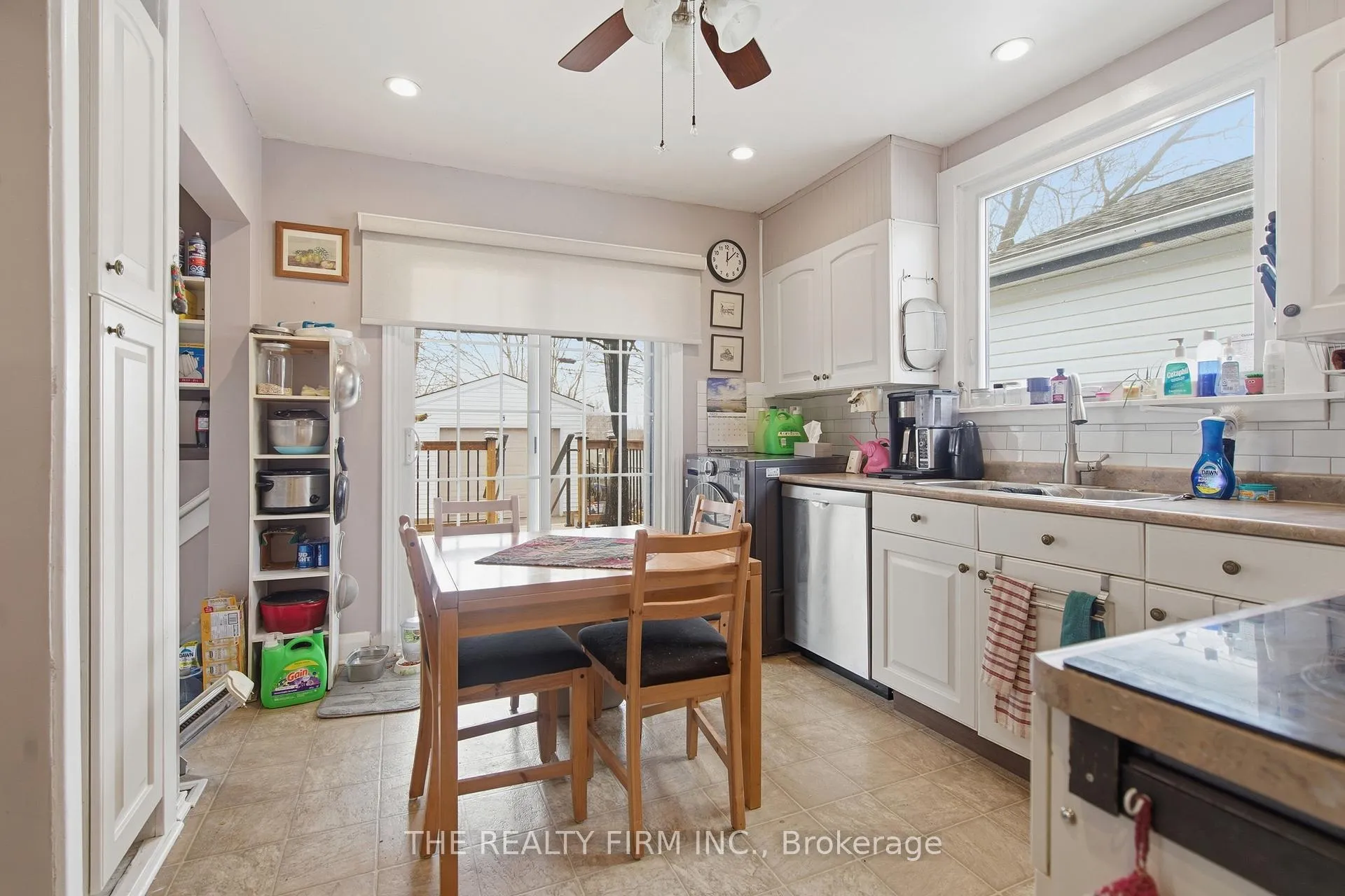 Photo 14 of 119 Connaught Avenue, London, East G — HOMEH