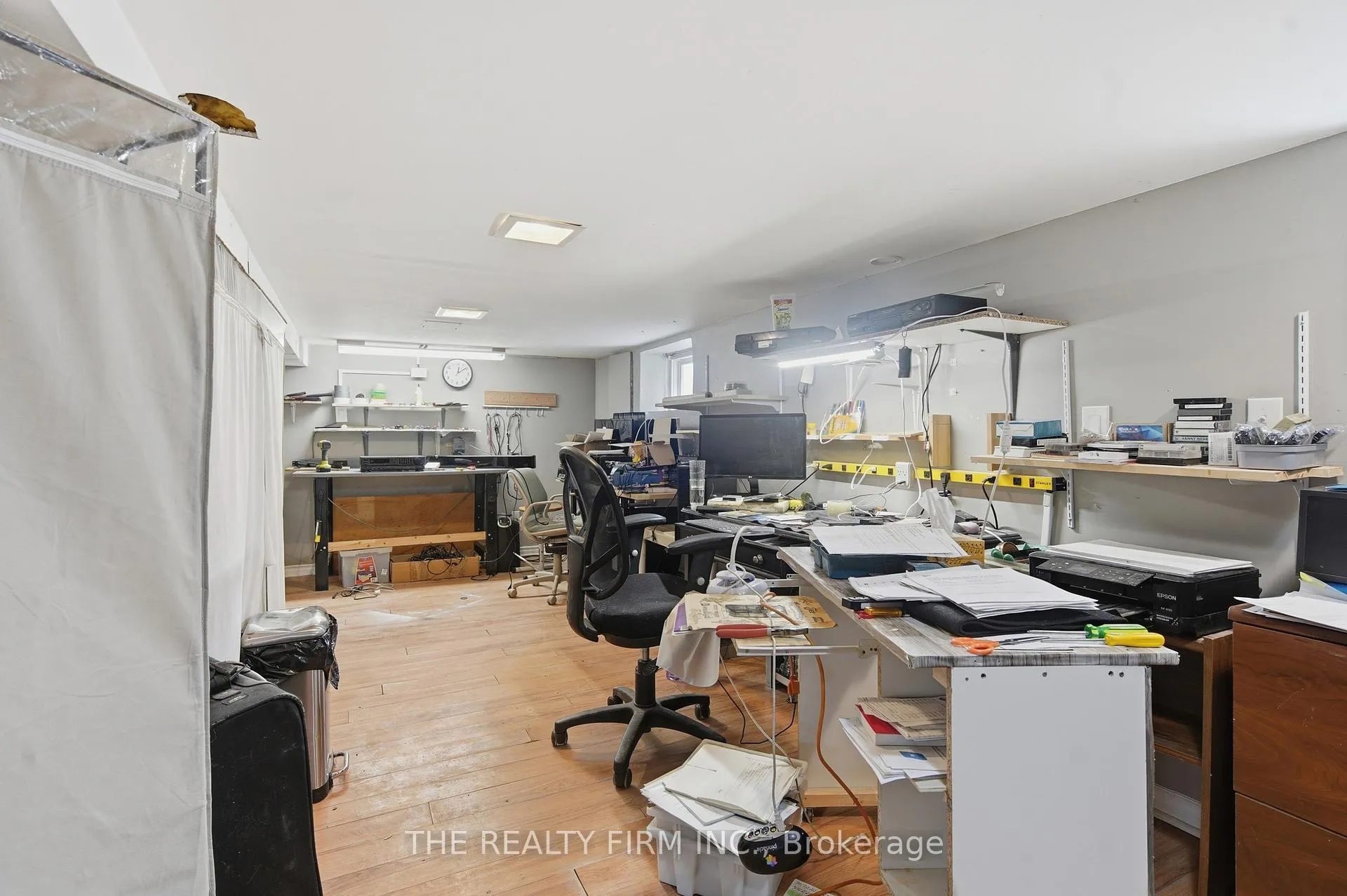 Photo 21 of 119 Connaught Avenue, London, East G — HOMEH
