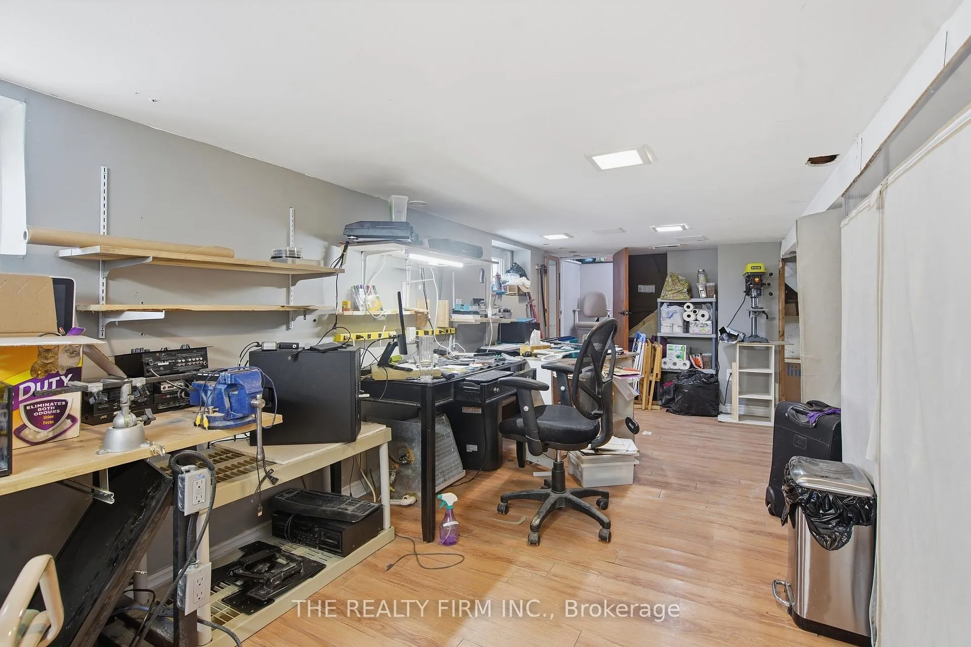 Photo 23 of 119 Connaught Avenue, London, East G — HOMEH