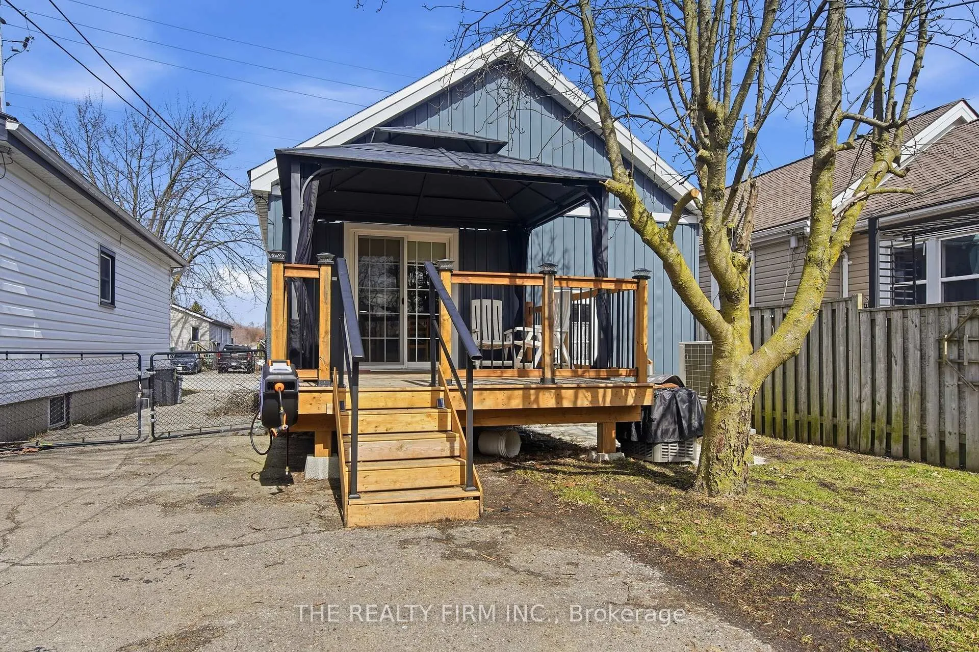 Photo 31 of 119 Connaught Avenue, London, East G — HOMEH