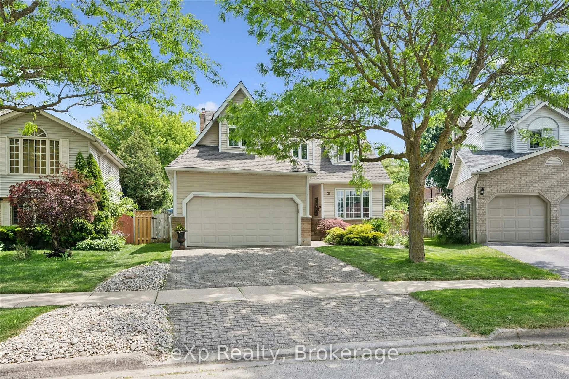 Photo 4 of 39 Celia Crescent, Guelph, Dovercliffe Park/Old University — HOMEH