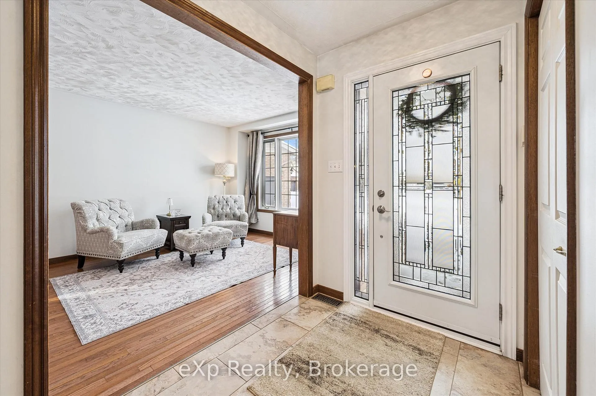 Photo 5 of 39 Celia Crescent, Guelph, Dovercliffe Park/Old University — HOMEH