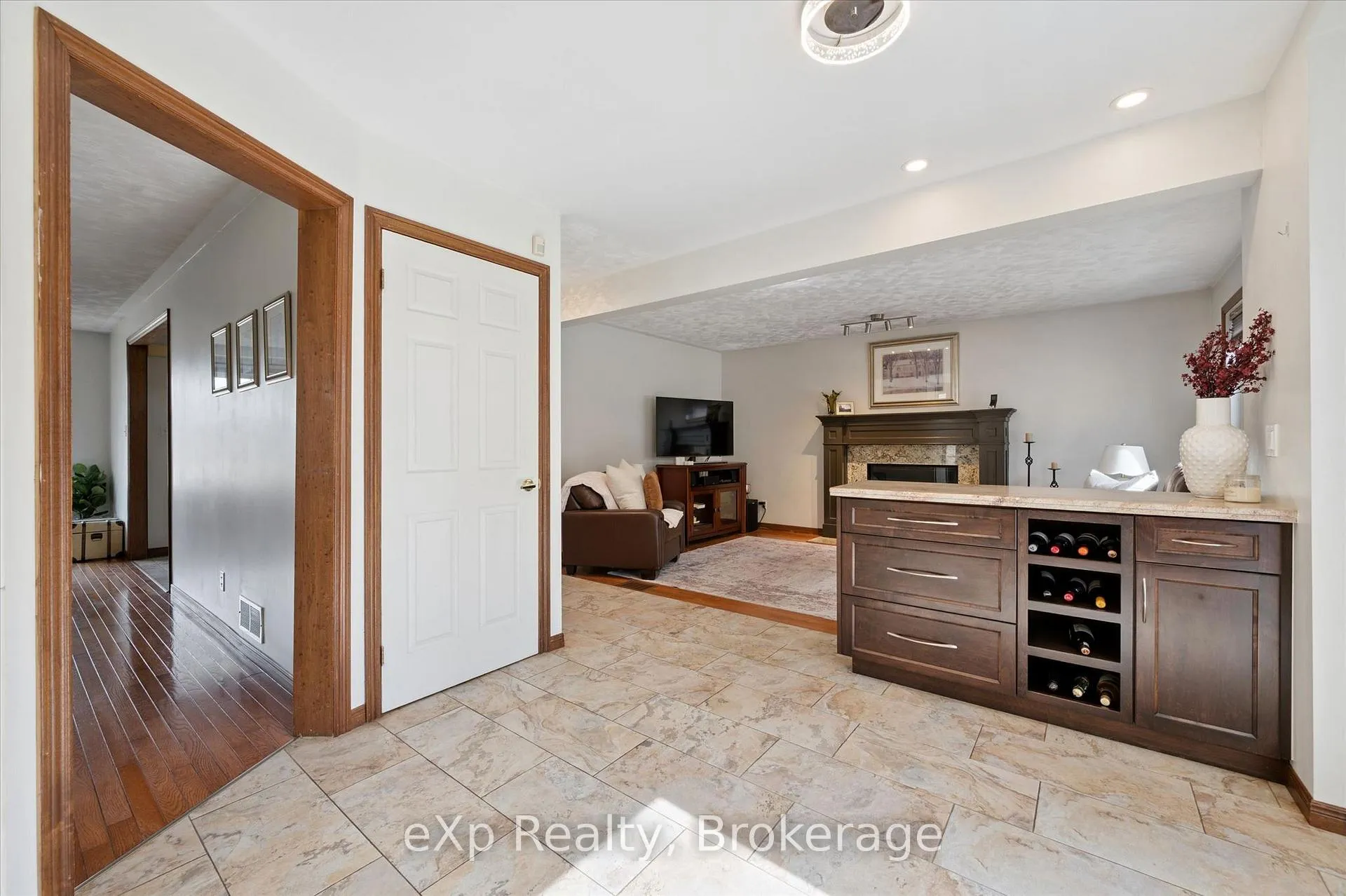 Photo 13 of 39 Celia Crescent, Guelph, Dovercliffe Park/Old University — HOMEH