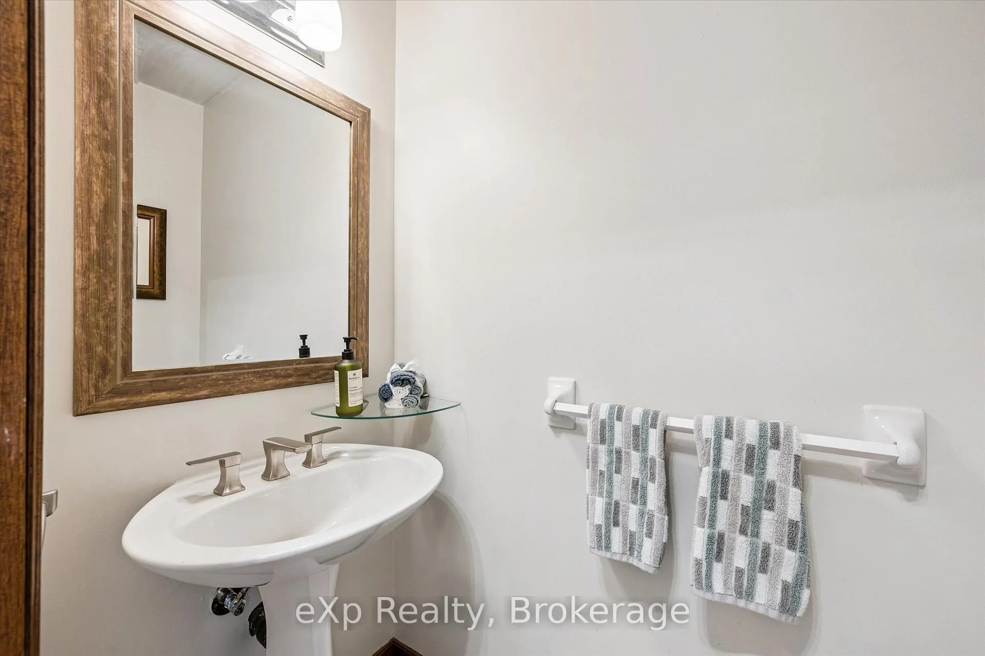 Photo 16 of 39 Celia Crescent, Guelph, Dovercliffe Park/Old University — HOMEH