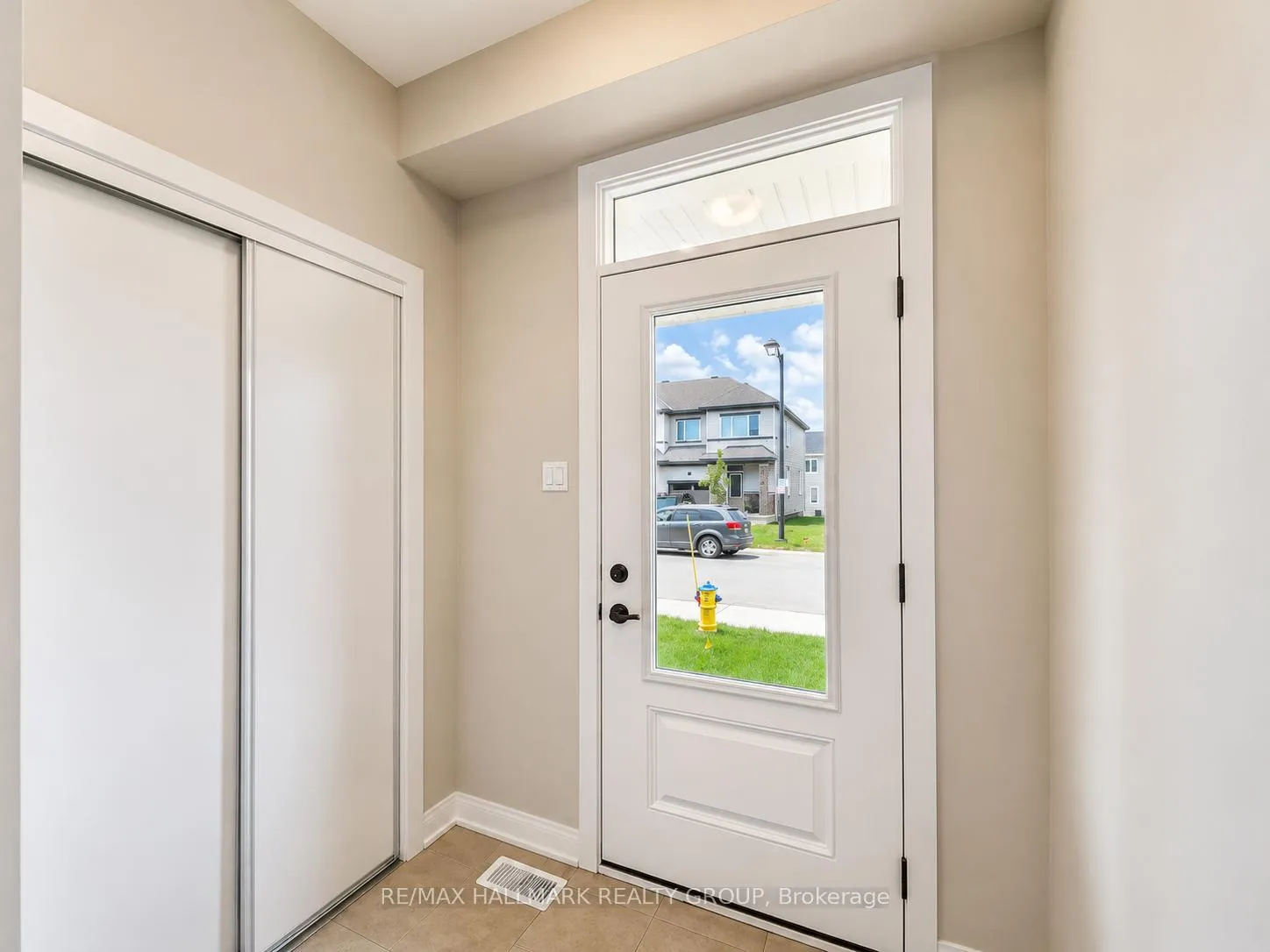 Photo 3 of 27 Pumice Place, Ottawa, Barrhaven - Half Moon Bay — HOMEH