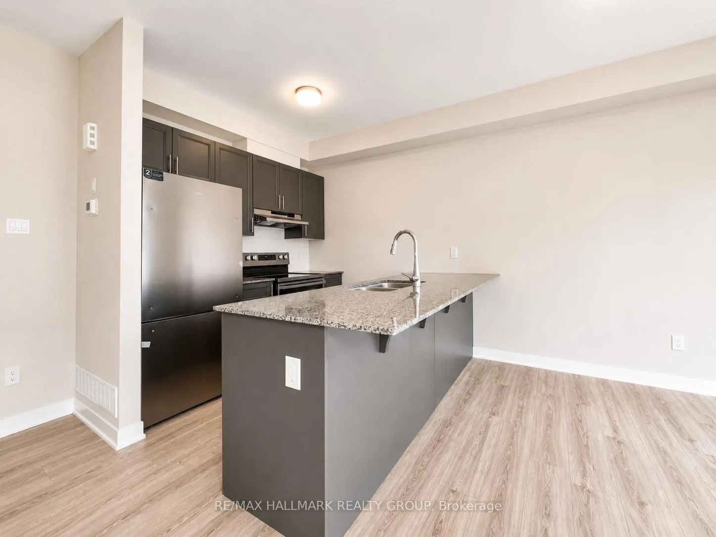 Photo 7 of 27 Pumice Place, Ottawa, Barrhaven - Half Moon Bay — HOMEH