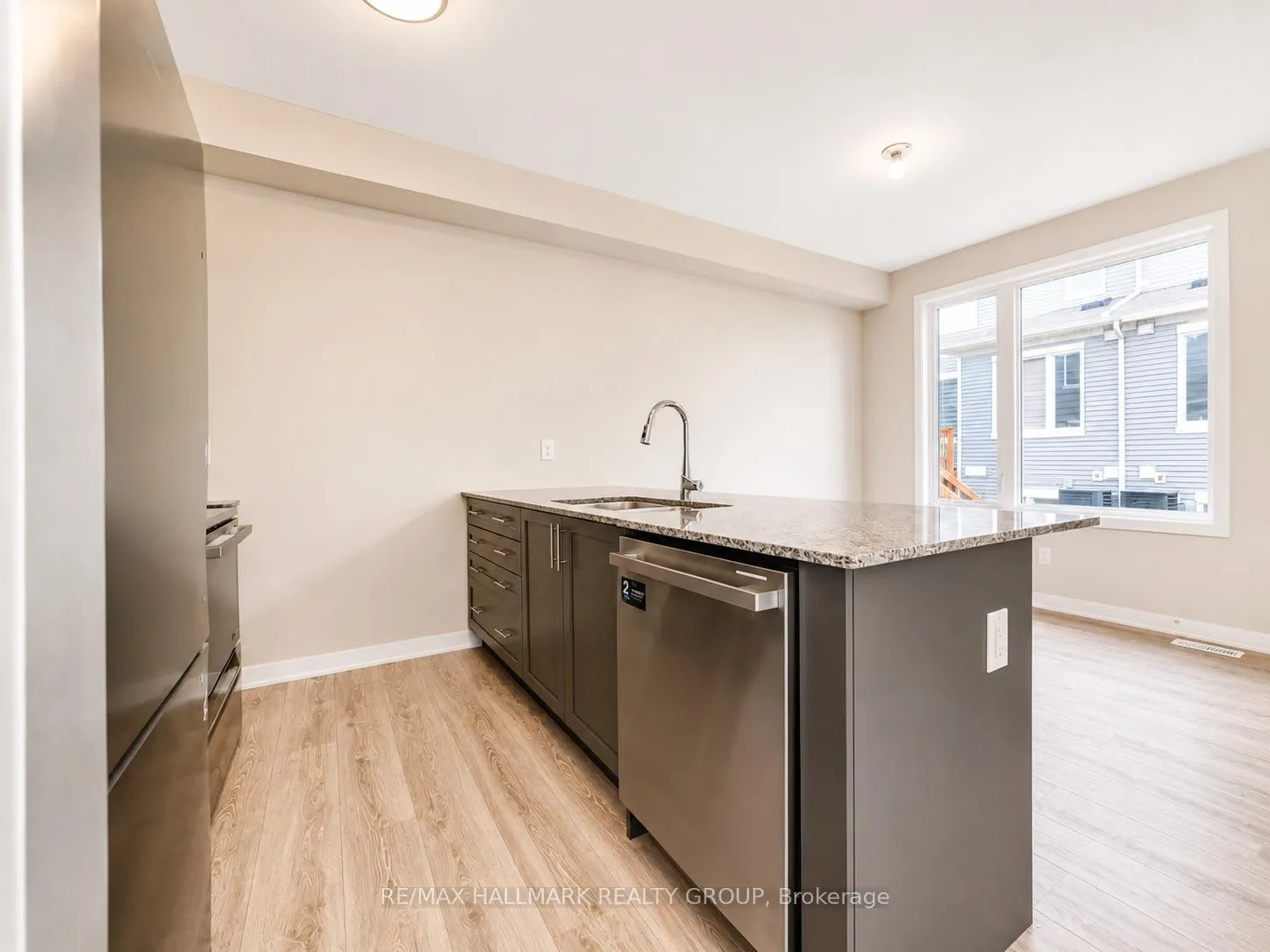 Photo 8 of 27 Pumice Place, Ottawa, Barrhaven - Half Moon Bay — HOMEH