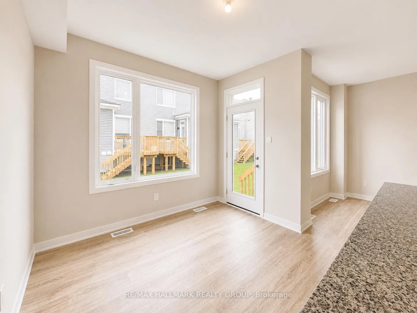 Photo 10 of 27 Pumice Place, Ottawa, Barrhaven - Half Moon Bay — HOMEH