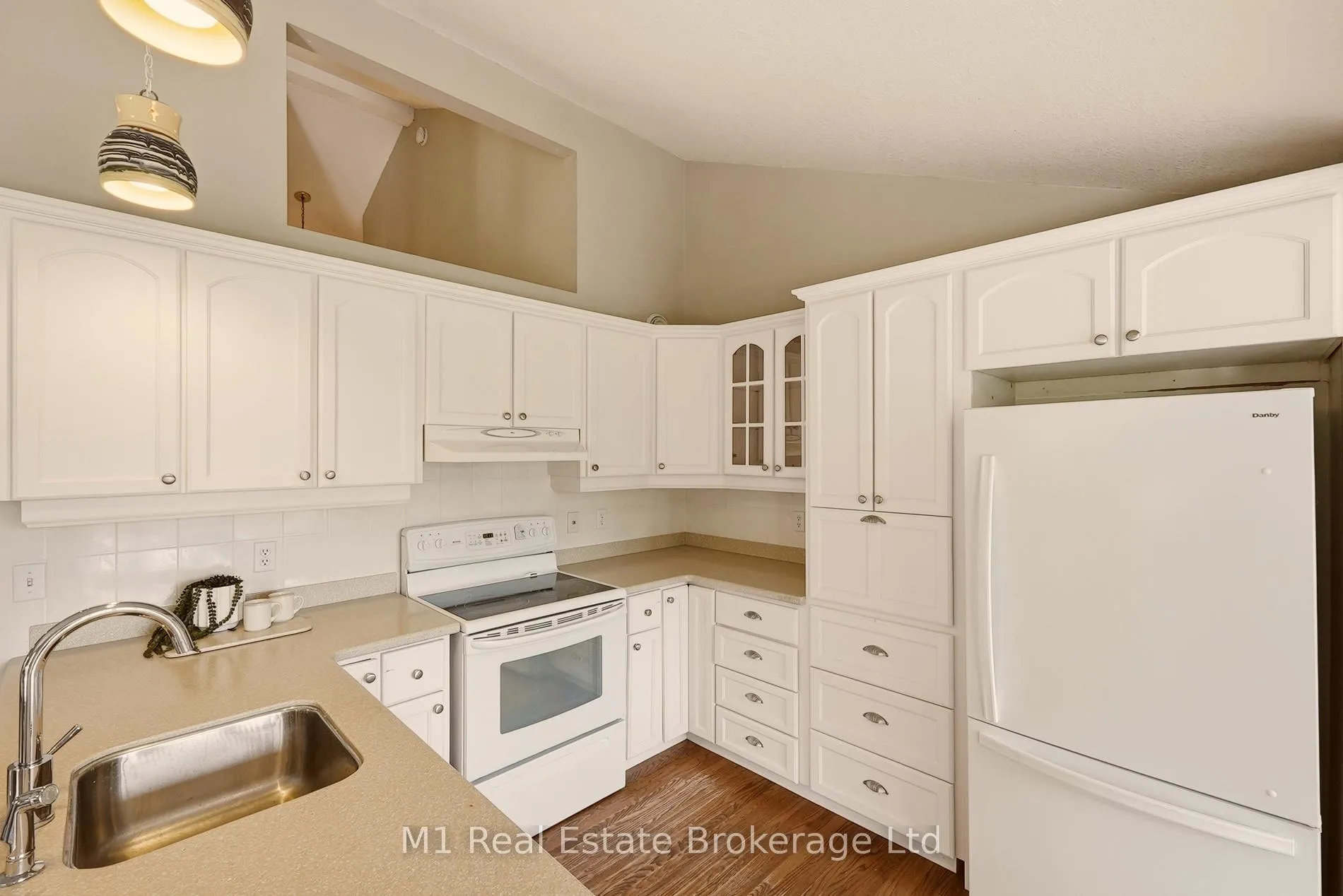 Photo 13 of 56 Wellington Drive, Centre Wellington, Elora/Salem — HOMEH
