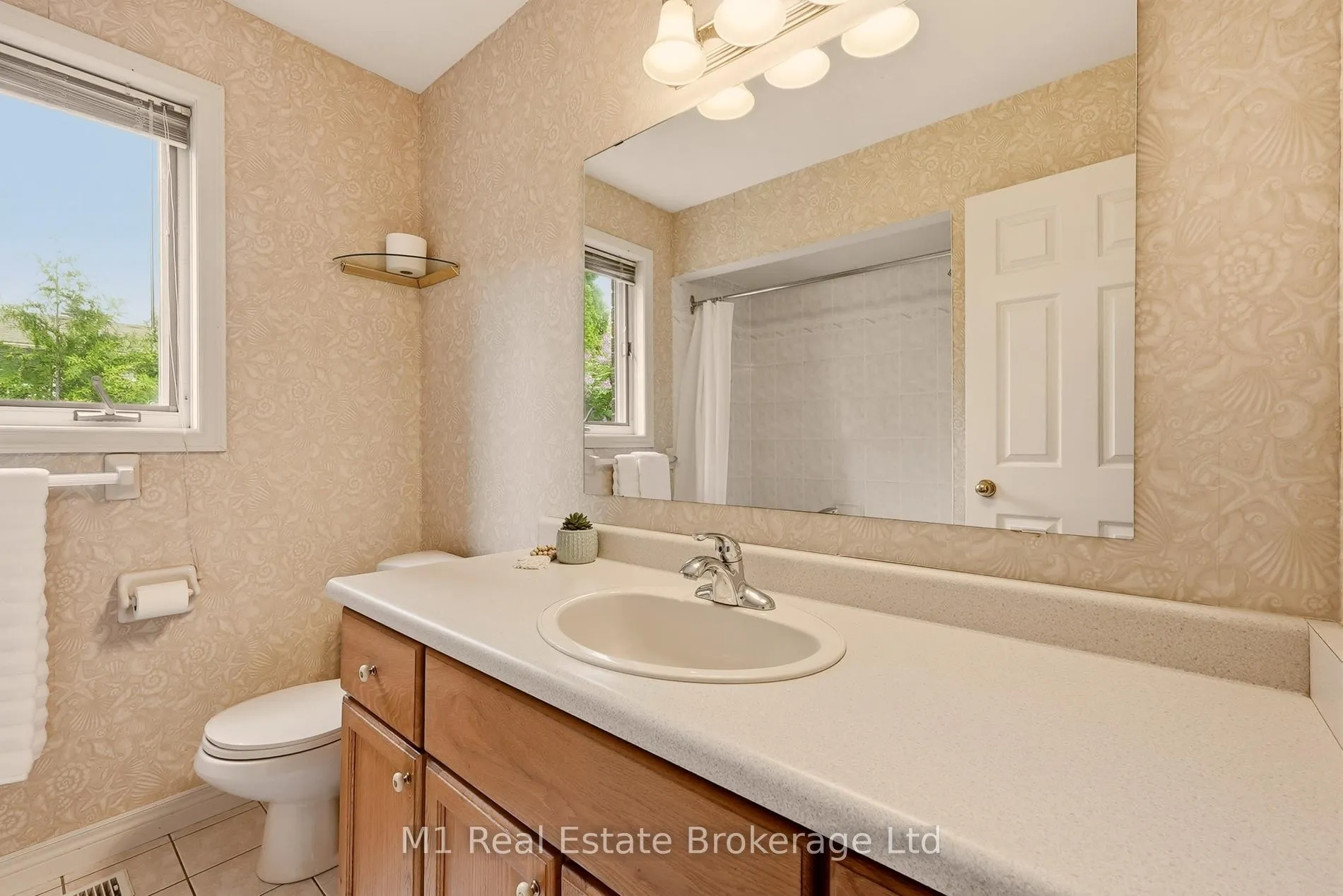 Photo 23 of 56 Wellington Drive, Centre Wellington, Elora/Salem — HOMEH