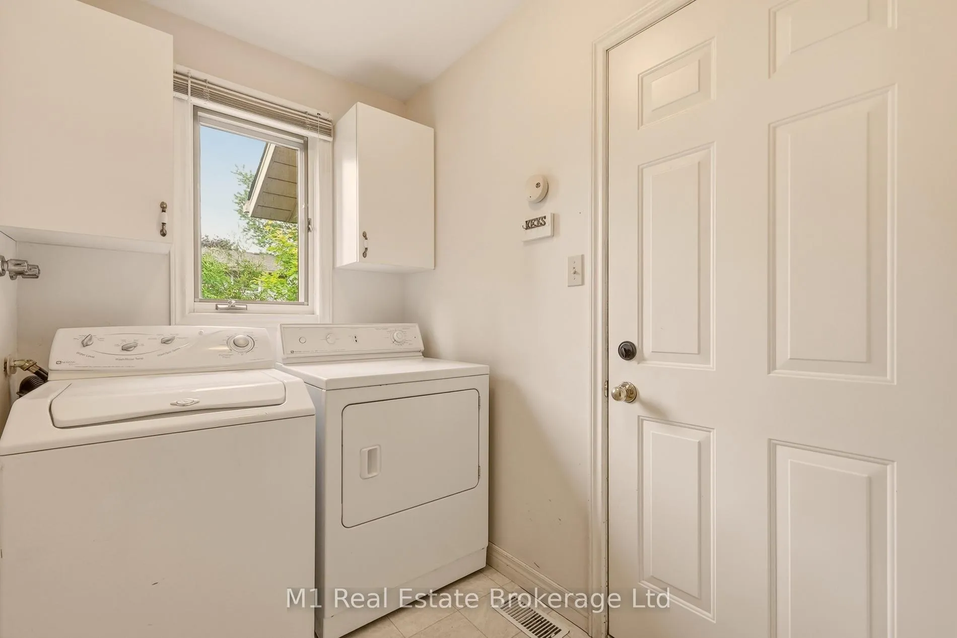 Photo 24 of 56 Wellington Drive, Centre Wellington, Elora/Salem — HOMEH