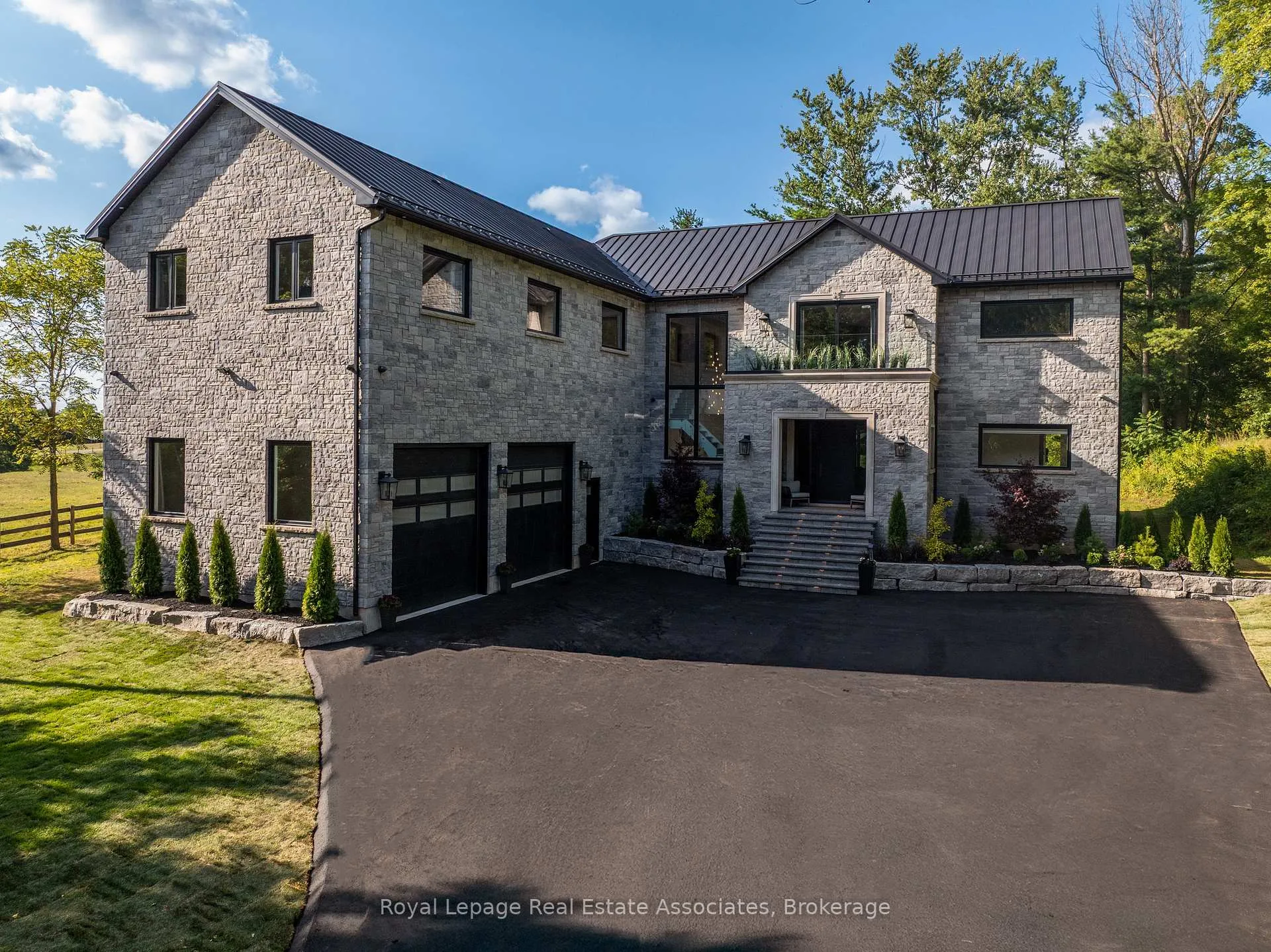 Front of 1067 Jerseyville Road W