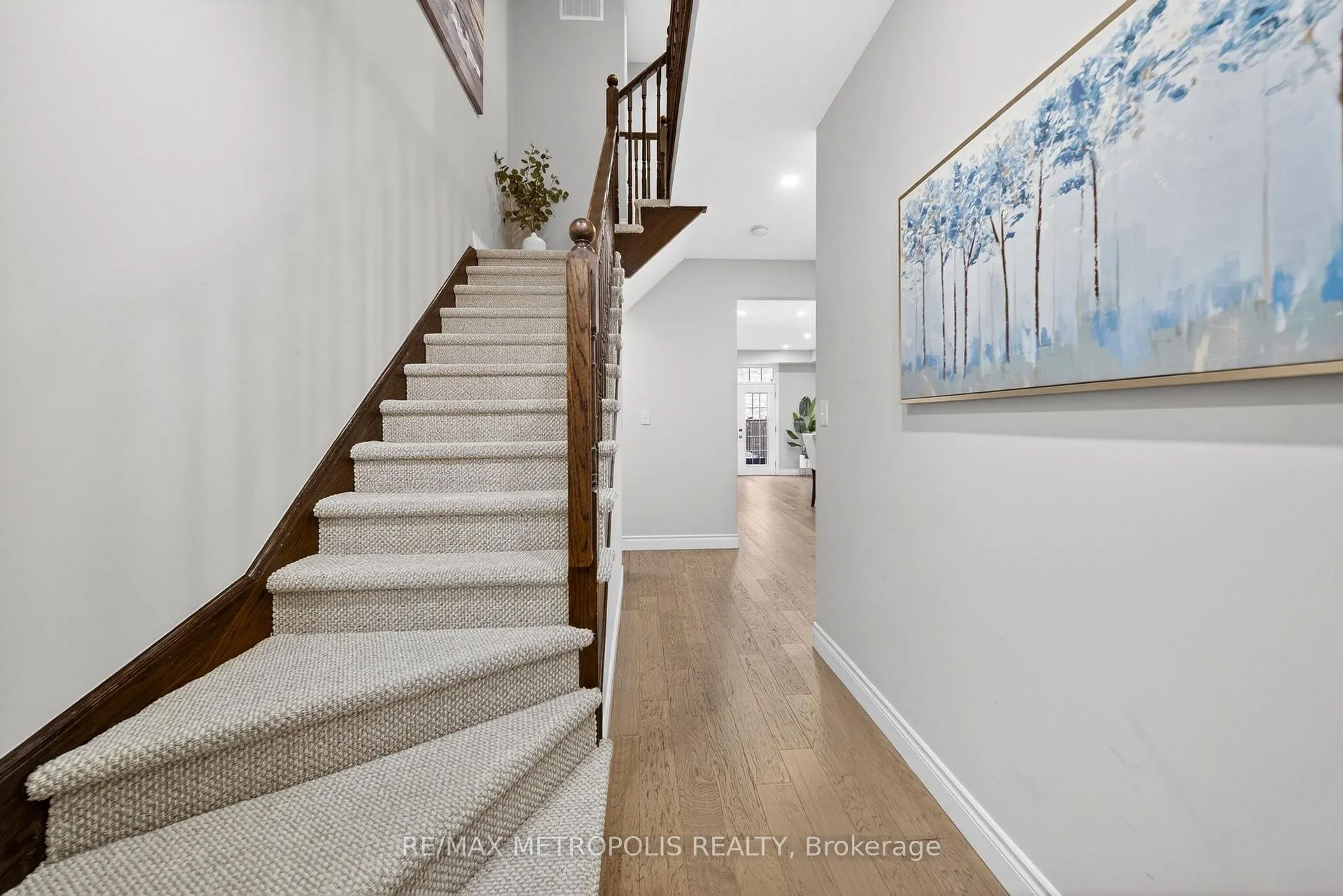 Photo 5 of 4 Cole Street, Hamilton, Waterdown — HOMEH