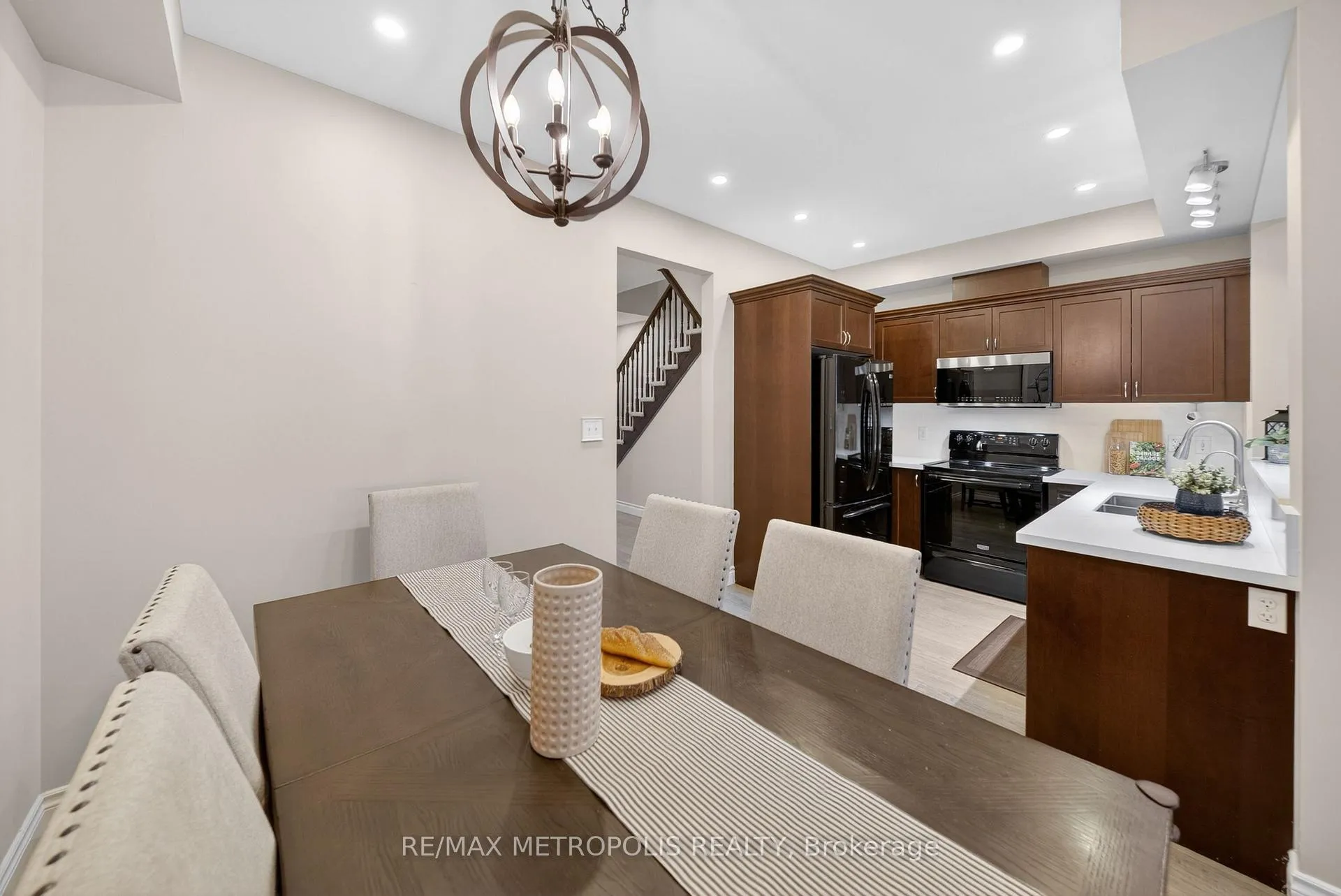 Photo 10 of 4 Cole Street, Hamilton, Waterdown — HOMEH