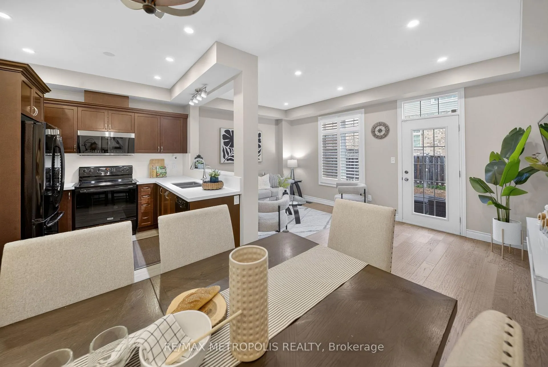 Photo 12 of 4 Cole Street, Hamilton, Waterdown — HOMEH