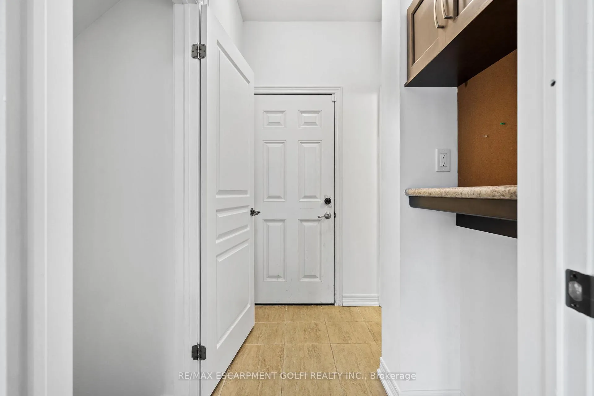 Photo 2 of Unit Lower, 6087 Eaglewood Drive, Niagara Falls, Oldfield — HOMEH