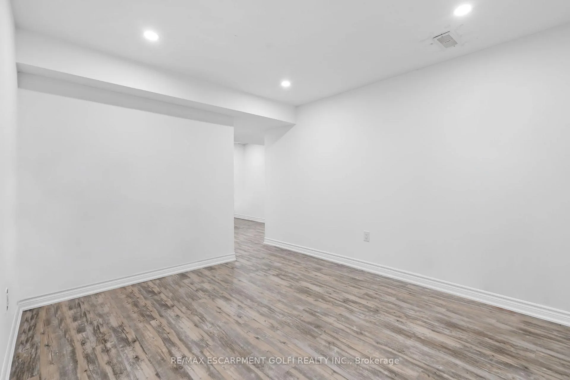 Photo 3 of Unit Lower, 6087 Eaglewood Drive, Niagara Falls, Oldfield — HOMEH