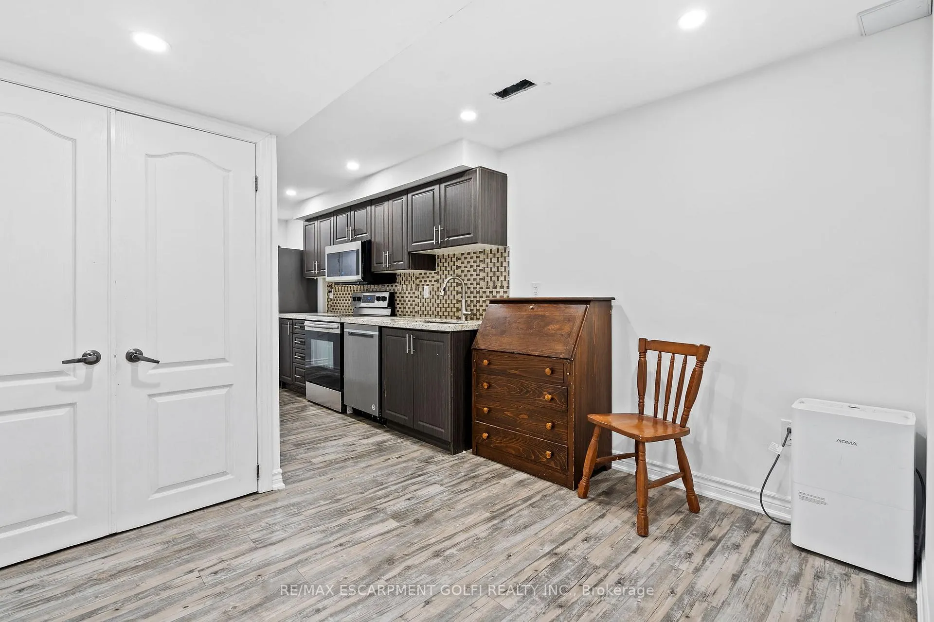 Photo 5 of Unit Lower, 6087 Eaglewood Drive, Niagara Falls, Oldfield — HOMEH