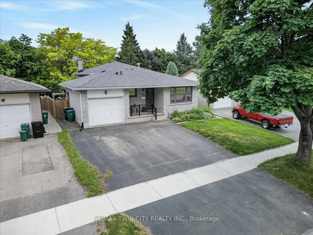 Photo 2 of 131 Carlyle Drive, Kitchener — HOMEH