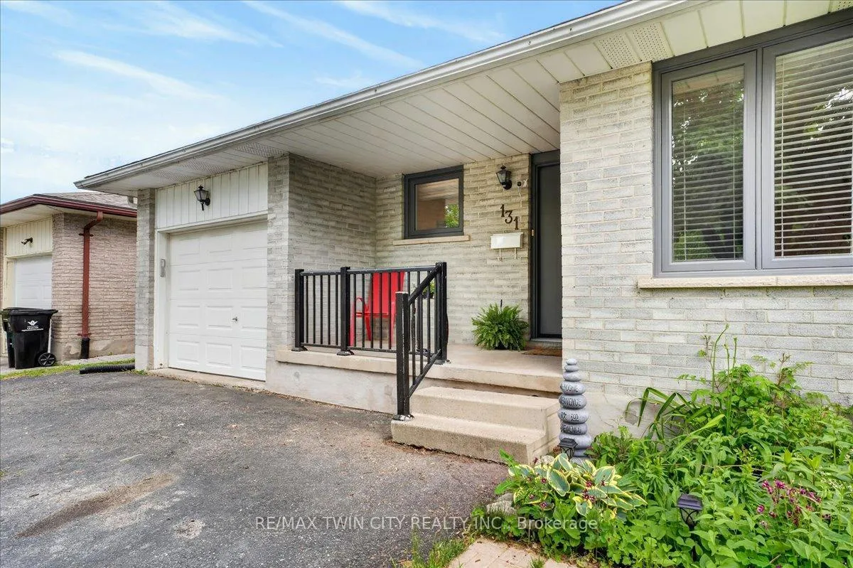 Photo 4 of 131 Carlyle Drive, Kitchener — HOMEH