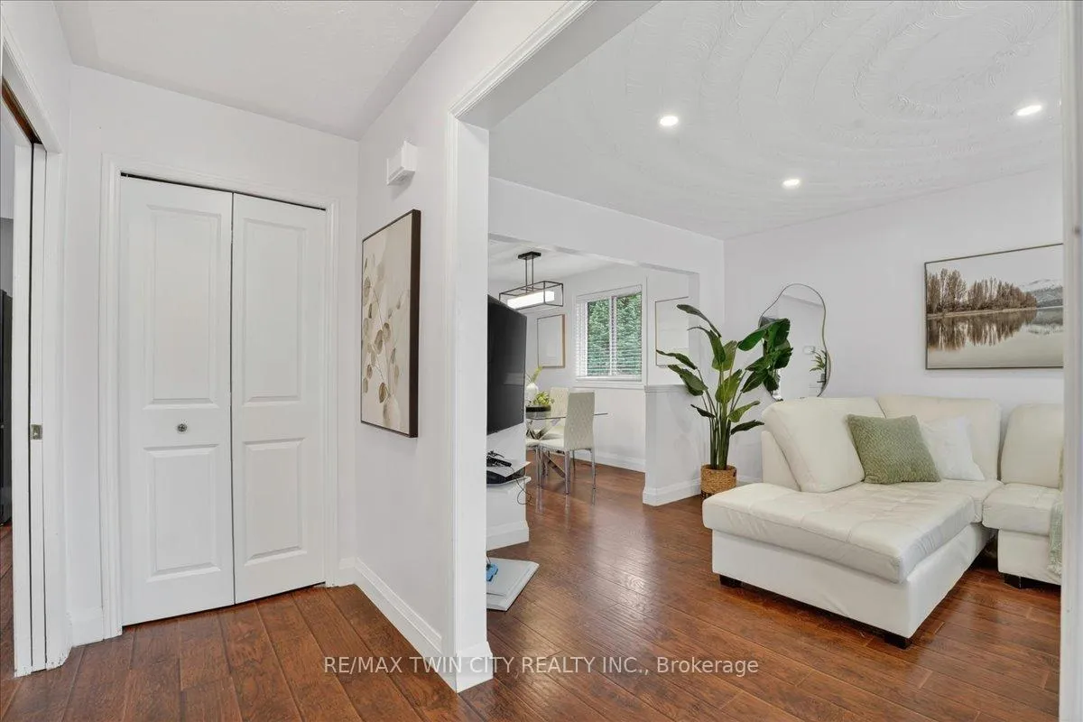 Photo 8 of 131 Carlyle Drive, Kitchener — HOMEH
