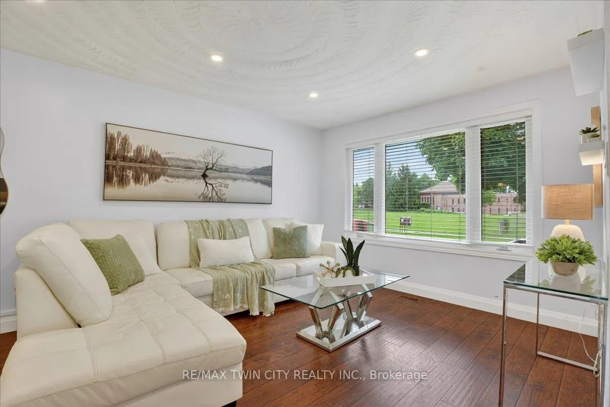 Photo 9 of 131 Carlyle Drive, Kitchener — HOMEH