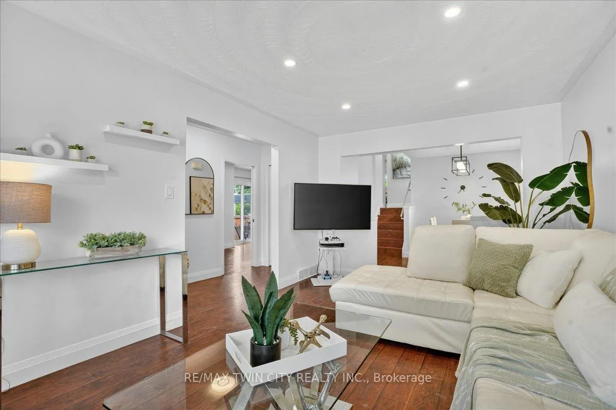 Photo 11 of 131 Carlyle Drive, Kitchener — HOMEH