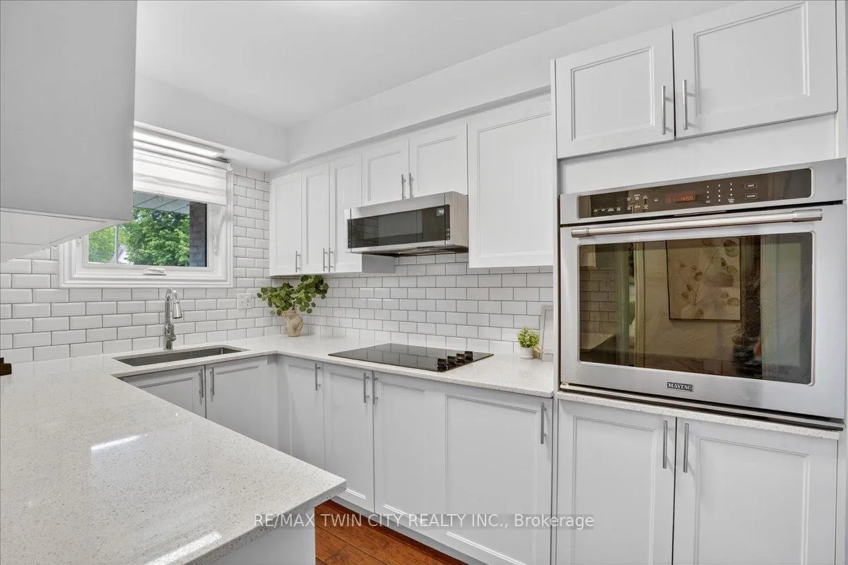 Photo 15 of 131 Carlyle Drive, Kitchener — HOMEH