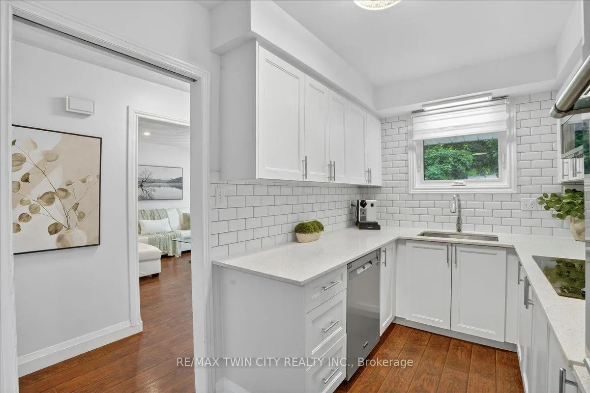 Photo 16 of 131 Carlyle Drive, Kitchener — HOMEH