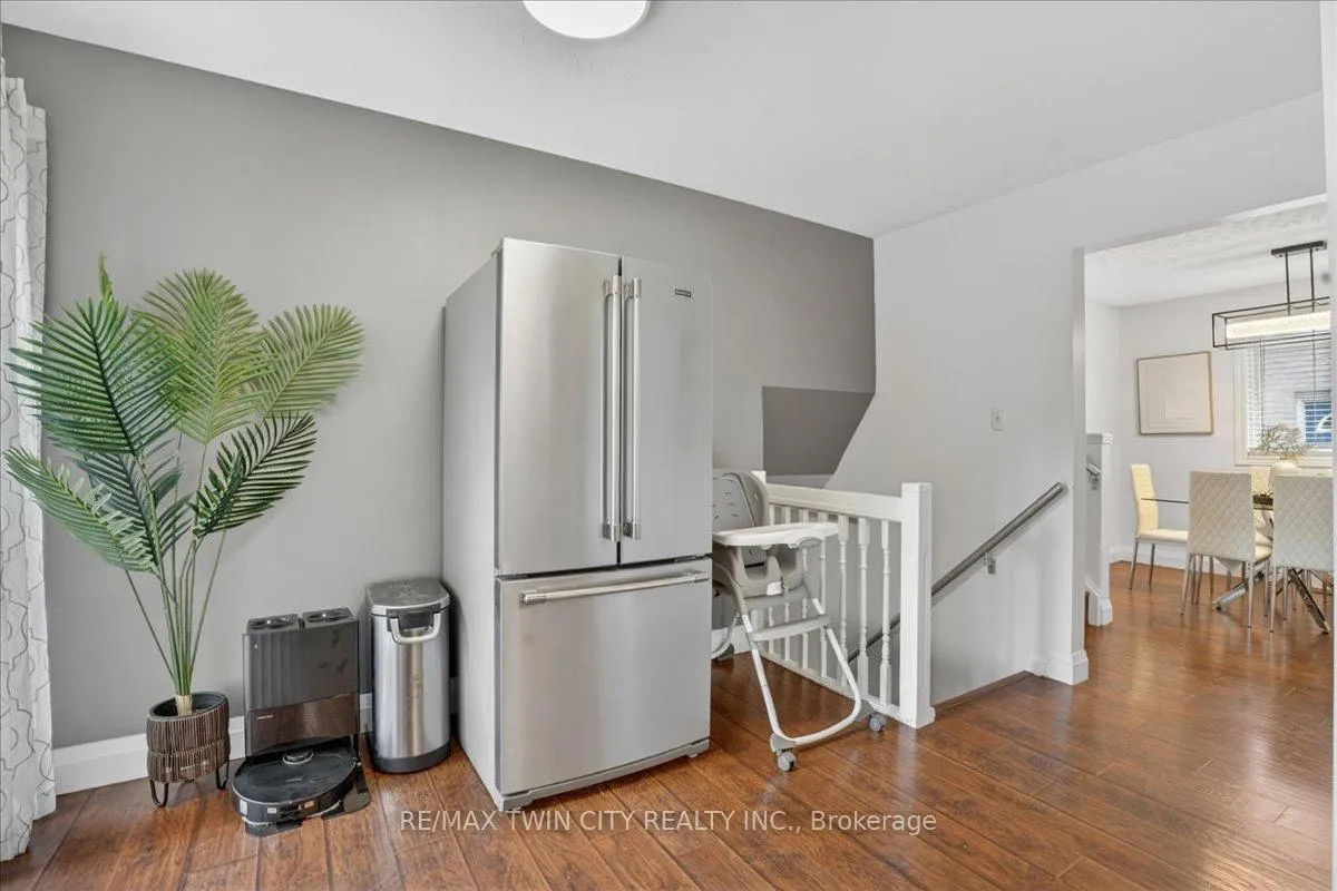 Photo 19 of 131 Carlyle Drive, Kitchener — HOMEH