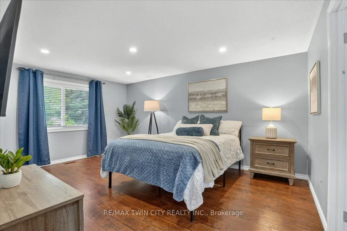 Photo 22 of 131 Carlyle Drive, Kitchener — HOMEH