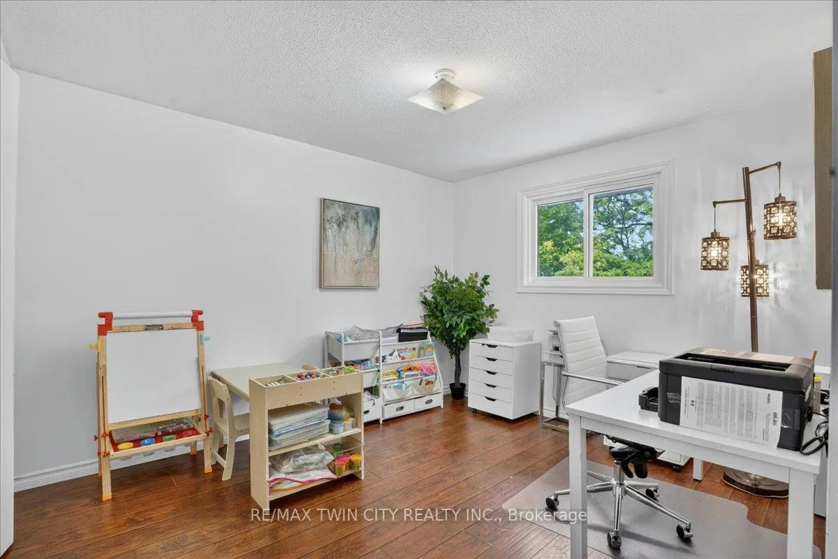 Photo 27 of 131 Carlyle Drive, Kitchener — HOMEH