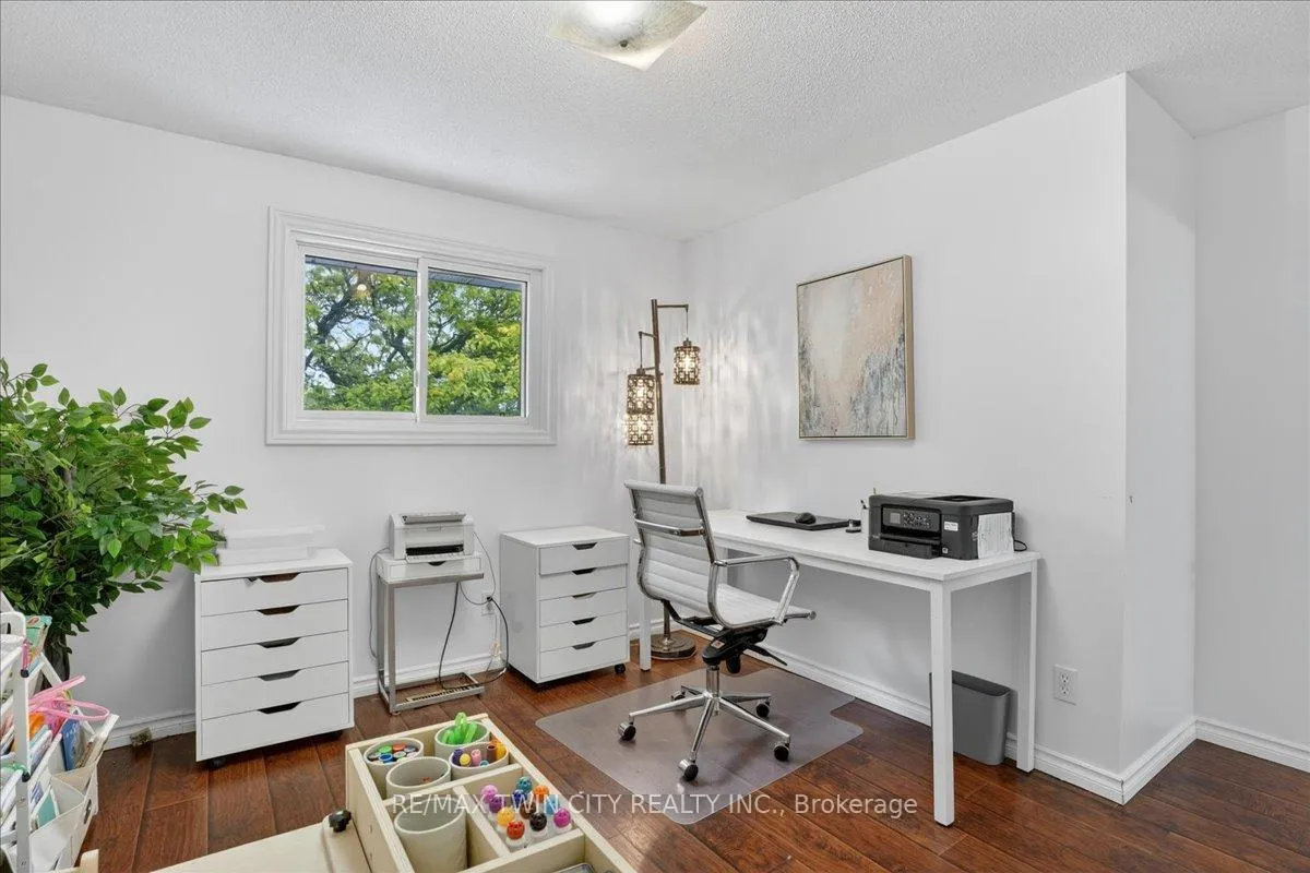 Photo 28 of 131 Carlyle Drive, Kitchener — HOMEH