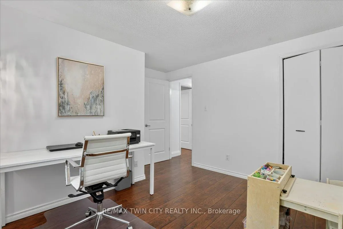 Photo 29 of 131 Carlyle Drive, Kitchener — HOMEH