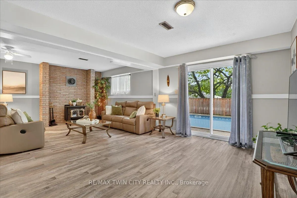 Photo 31 of 131 Carlyle Drive, Kitchener — HOMEH