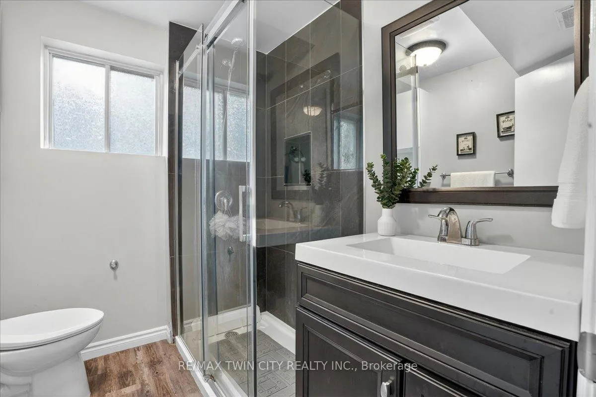 Photo 34 of 131 Carlyle Drive, Kitchener — HOMEH