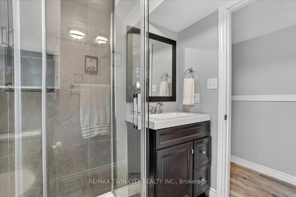Photo 35 of 131 Carlyle Drive, Kitchener — HOMEH