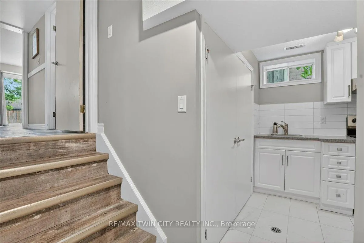 Photo 36 of 131 Carlyle Drive, Kitchener — HOMEH