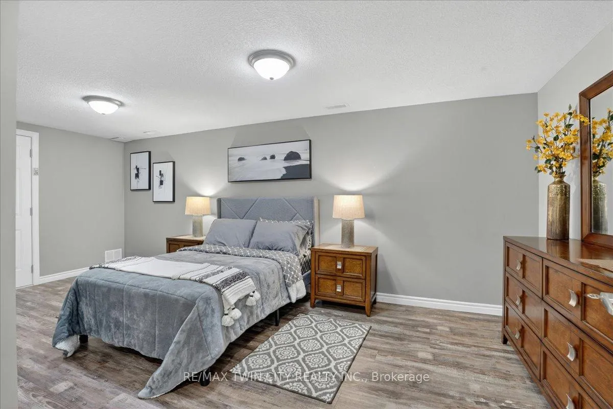 Photo 38 of 131 Carlyle Drive, Kitchener — HOMEH