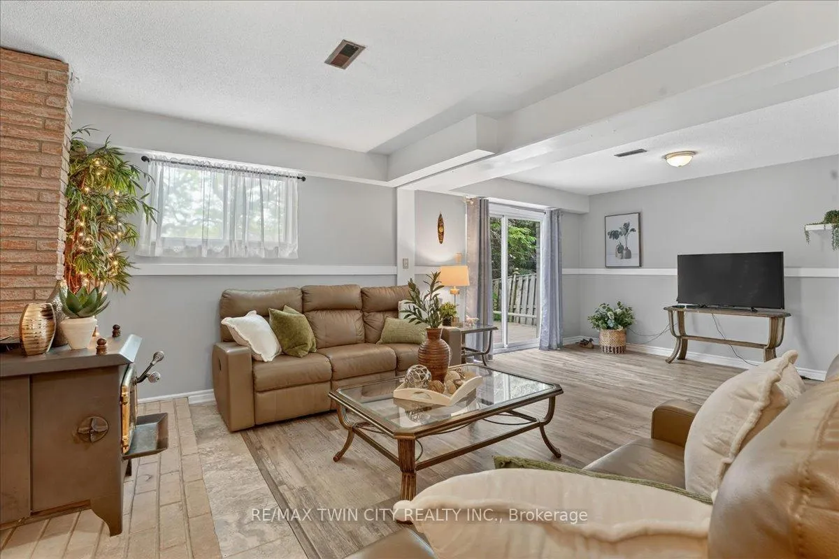 Photo 40 of 131 Carlyle Drive, Kitchener — HOMEH