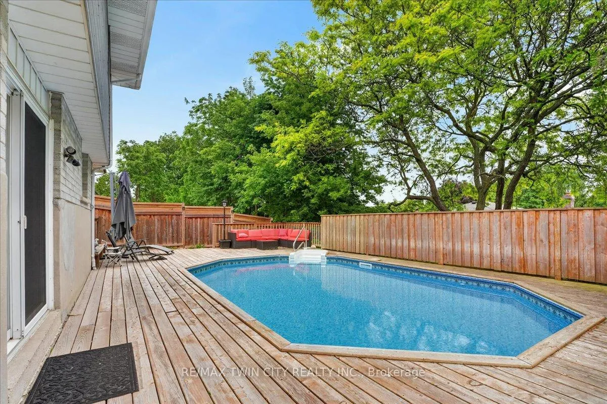 Photo 44 of 131 Carlyle Drive, Kitchener — HOMEH