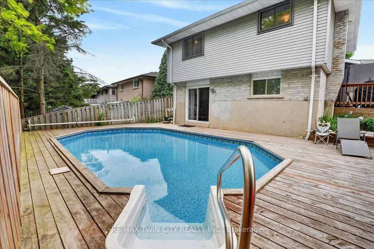 Photo 46 of 131 Carlyle Drive, Kitchener — HOMEH