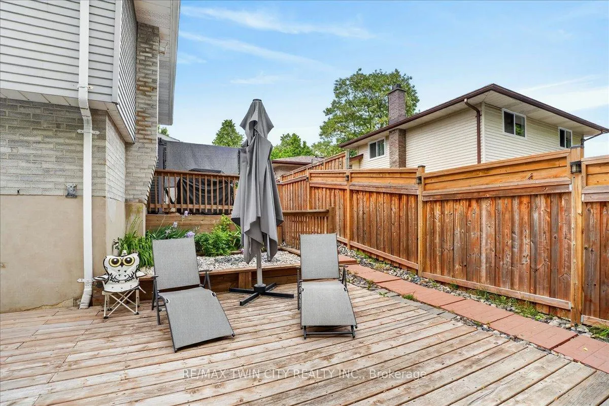 Photo 48 of 131 Carlyle Drive, Kitchener — HOMEH