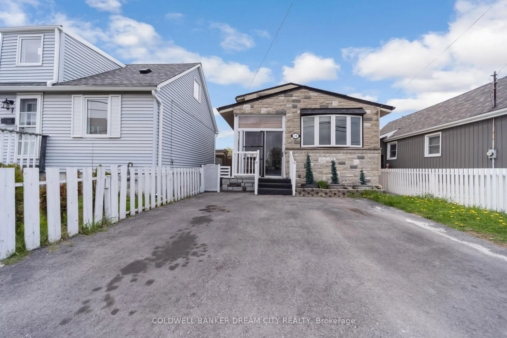 Front of 39 Reid Avenue N