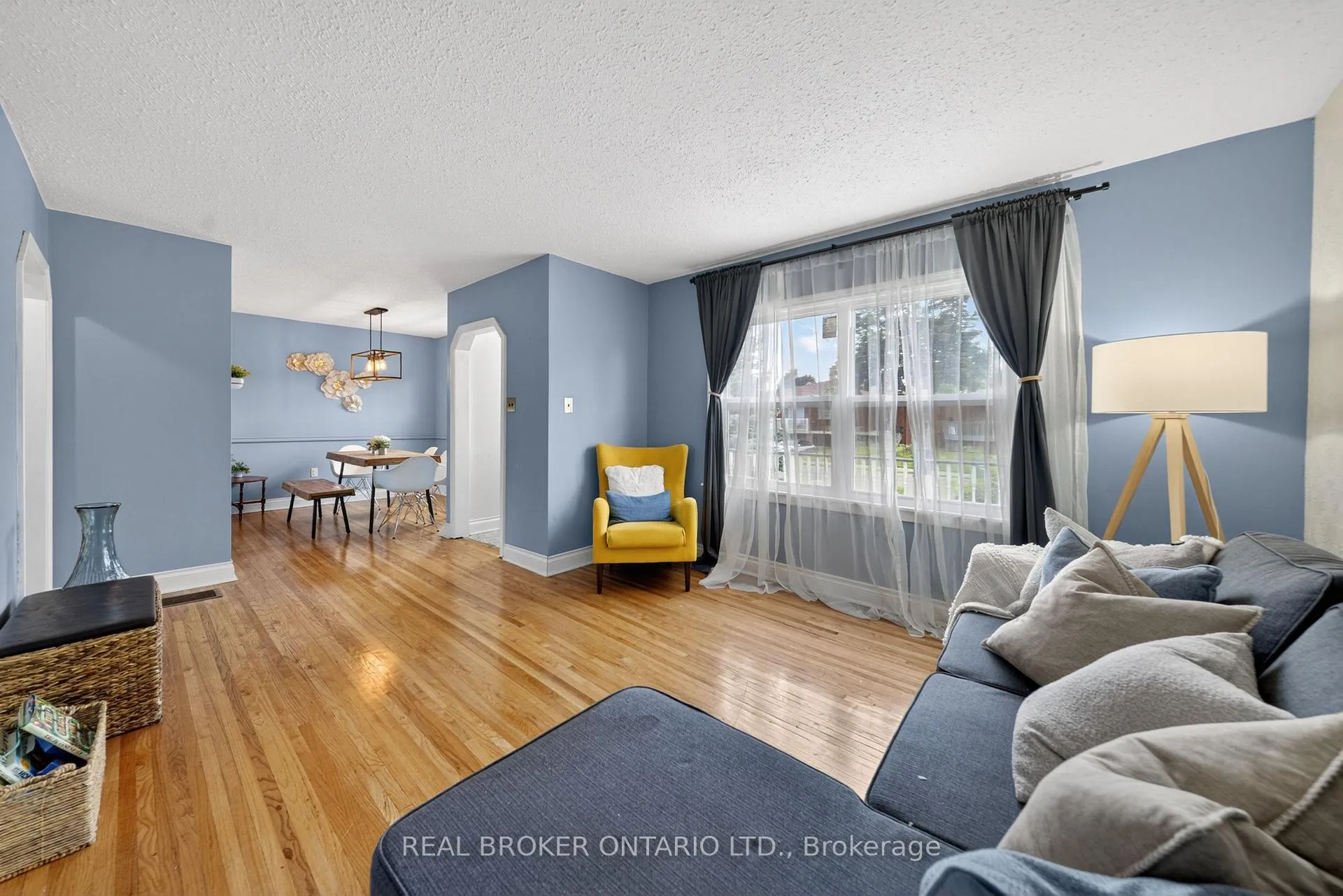 Photo 3 of 67 Archibald Street, Brampton, Bram West — HOMEH