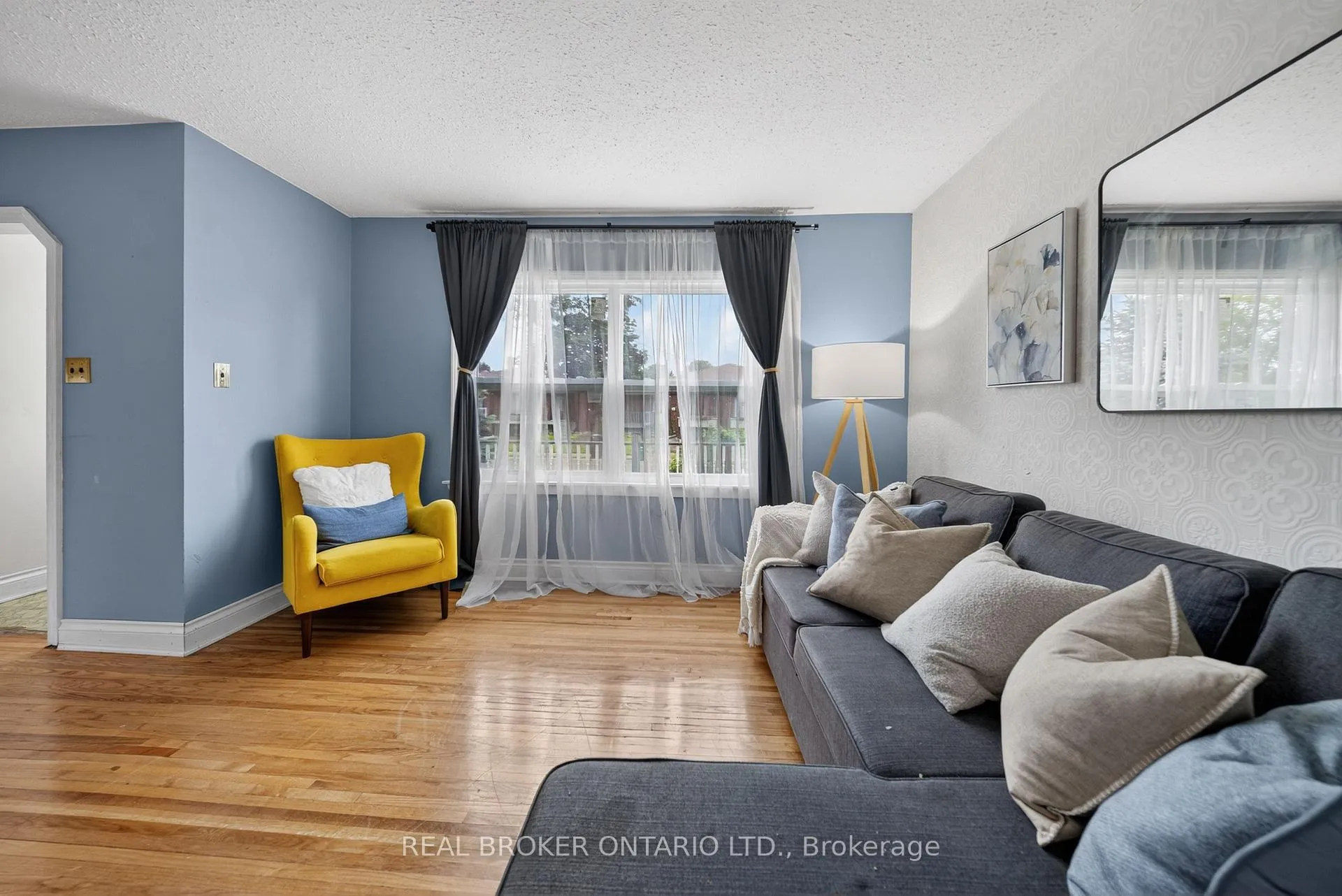 Photo 4 of 67 Archibald Street, Brampton, Bram West — HOMEH