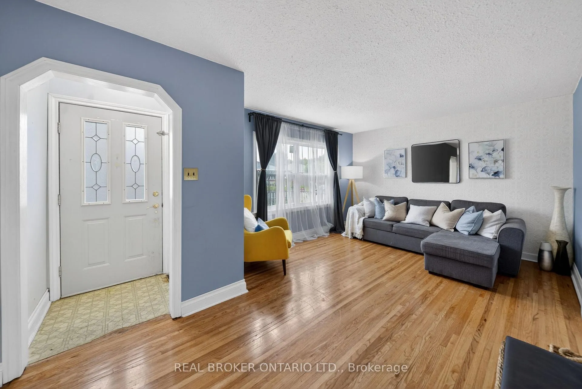 Photo 5 of 67 Archibald Street, Brampton, Bram West — HOMEH