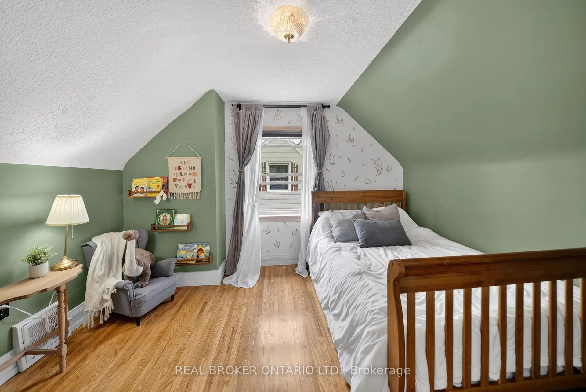 Photo 14 of 67 Archibald Street, Brampton, Bram West — HOMEH