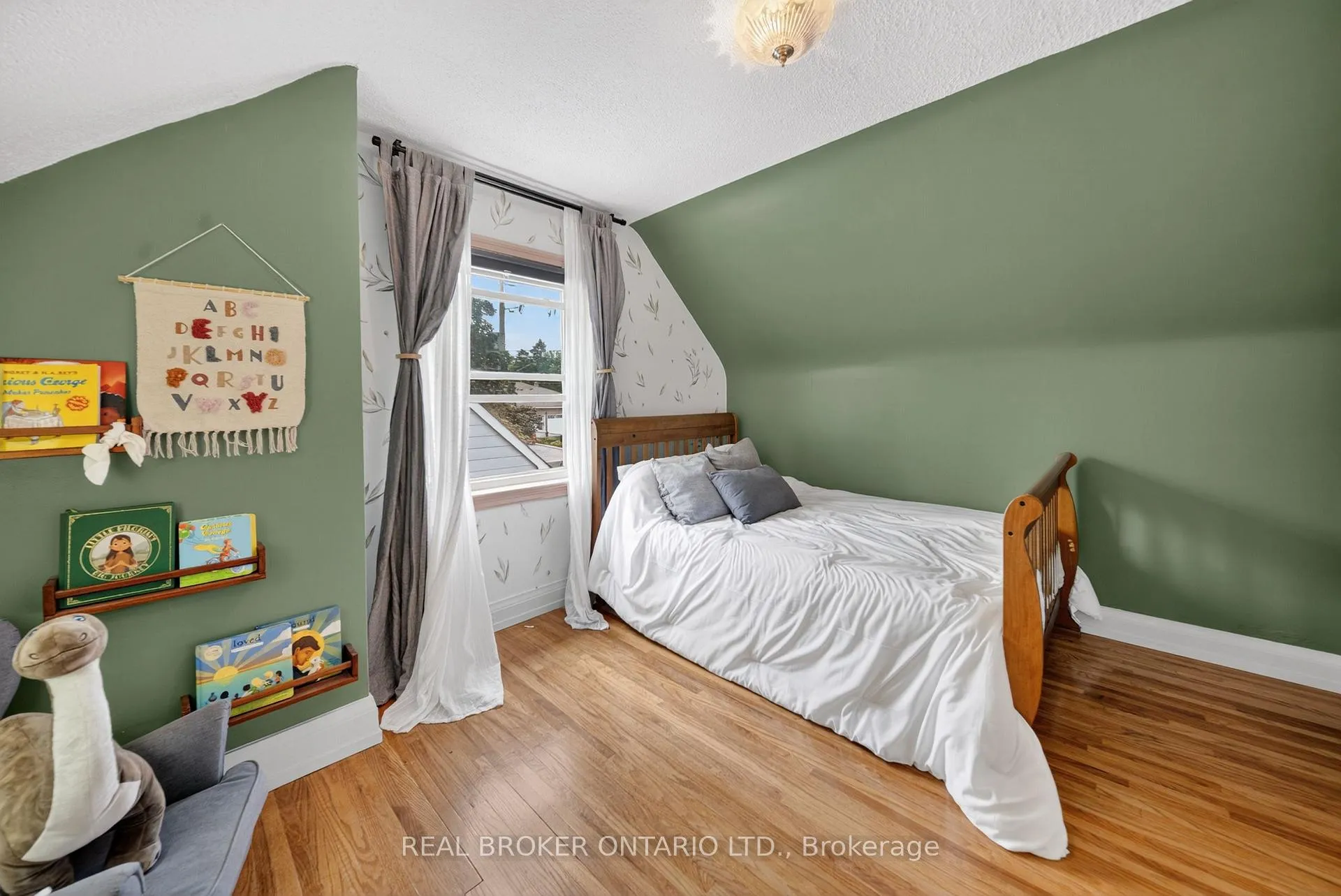 Photo 15 of 67 Archibald Street, Brampton, Bram West — HOMEH